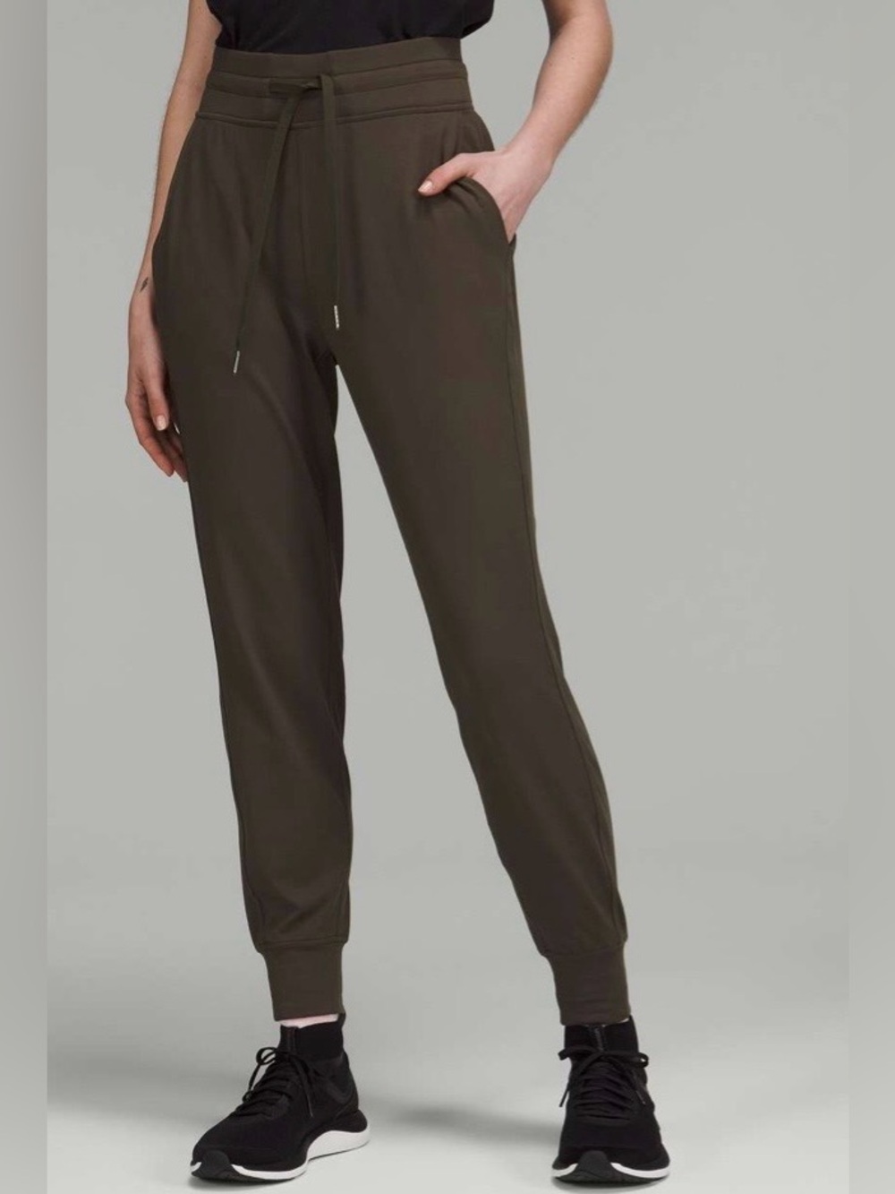 Lululemon Ready to Rulu High-Rise Jogger
Dark Olive Size 8